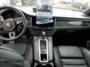 ✅ 2021 Porsche Macan Turbo • VIN: WP1AF2A55MLB60242 • Lot: 68712032. Wystawiony na Copart z przebiegiem 12 737 mil. Bezpłatny archiwum sprzedaży aukcyjnych z USA i szczegółowy raport historii pojazdu na DreamBid. Zdjęcie 8.