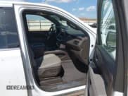 ✅ 2024 GMC Yukon XL SLT • VIN: 1GKS2GKDXRR185862 • Lot: 42702729. Wystawiony na IAAI z przebiegiem 37 291 mil. Bezpłatny archiwum sprzedaży aukcyjnych z USA i szczegółowy raport historii pojazdu na DreamBid. Zdjęcie 5.