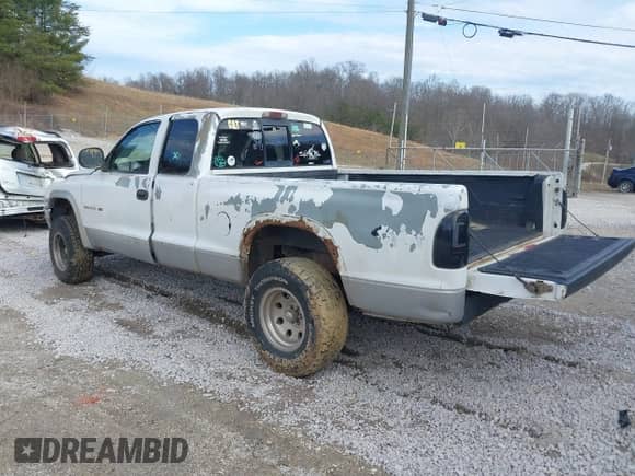 1997 Dodge Dakota with VIN 1B7GG23X0VS136400, listed as a IAAI auction lot 41642514 with 223,696 mi miles and . Bid and sale history available at DreamBid. Image 3.