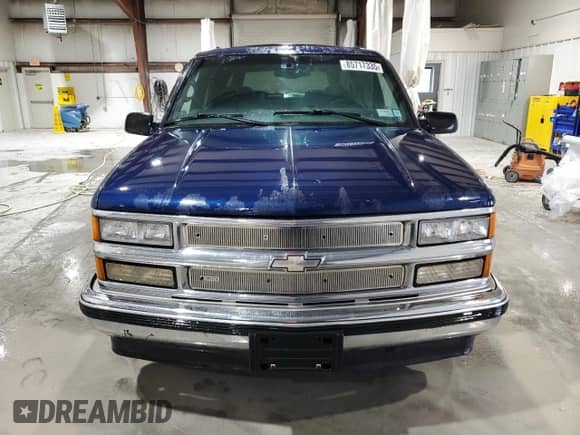 1998 Chevrolet Suburban с VIN 1GNEC16R5WJ361307, выставлен на аукционе Copart как лот 85717335 с пробегом 29 147 миль миль и Списание • Salvage title. История ставок и продаж доступна на DreamBid. Изображение 5.