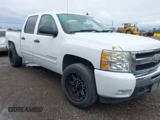 2011 Chevrolet Silverado 1500 LT z VIN 3GCPKSE30BG276068, wystawiony jako IAAI lot #43450680 z przebiegiem 215 438 mil mil oraz . Historia ofert i sprzedaży dostępna na DreamBid. Obrazek 1.