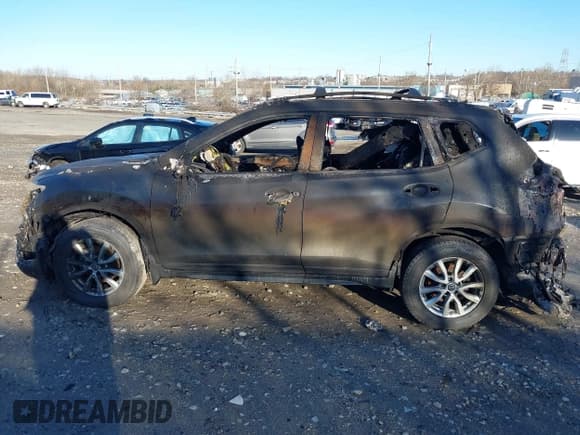 ✅ 2017 Nissan Rogue SL • VIN: JN8AT2MV0HW272347 • Lot: 41856136. Listed on IAAI with Not provided. Free auction sales archive from the USA and detailed vehicle history report at DreamBid. Image 6.