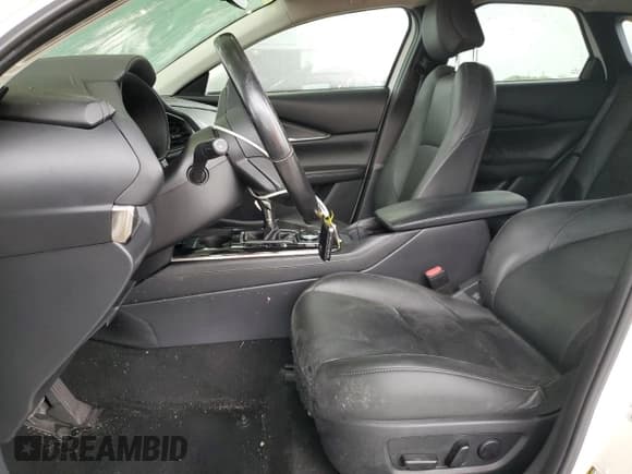 ✅ 2022 Mazda CX-30 S Carbon Edition • VIN: 3MVDMBCLXNM417801 • Lot: 61928724. Wystawiony na Copart z przebiegiem Nie podano. Bezpłatny archiwum sprzedaży aukcyjnych z USA i szczegółowy raport historii pojazdu na DreamBid. Zdjęcie 7.