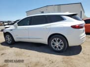✅ 2021 Buick Enclave Avenir • VIN: 5GAERDKW8MJ250883 • Lot: 67672795. Wystawiony na Copart z przebiegiem 61 917 mil. Bezpłatny archiwum sprzedaży aukcyjnych z USA i szczegółowy raport historii pojazdu na DreamBid. Zdjęcie 2.