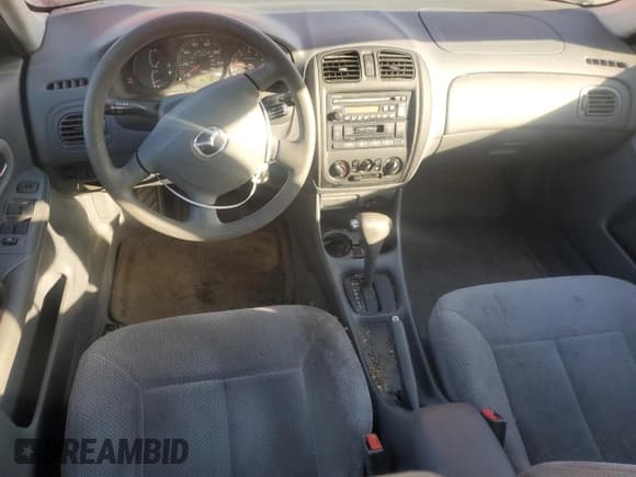 ✅ 2000 Mazda Protege DX • VIN: JM1BJ2222Y0267538 • Lot: 82701364. Wystawiony na Copart z przebiegiem 98 112 mil. Bezpłatny archiwum sprzedaży aukcyjnych z USA i szczegółowy raport historii pojazdu na DreamBid. Zdjęcie 8.