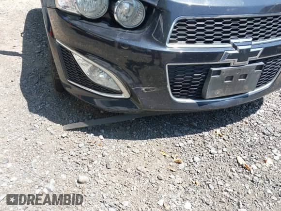 ✅ 2013 Chevrolet Sonic RS • VIN: 1G1JG6SB2D4223228 • Lot: 42941851. Wystawiony na IAAI z przebiegiem 120 433 mil mil. Skorzystaj z bezpłatnego archiwum sprzedaży aukcyjnych z USA i zobacz szczegółowy raport historii pojazdu na DreamBid. Zdjęcie 6.