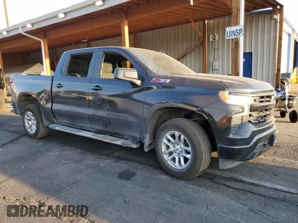 ✅ 2022 Chevrolet Silverado 1500 RST • VIN: 2GCUDEED2N1517956 • Lot: 69845685. Wystawiony na Copart z przebiegiem 49 594 mil. Bezpłatny archiwum sprzedaży aukcyjnych z USA i szczegółowy raport historii pojazdu na DreamBid. Zdjęcie 4.