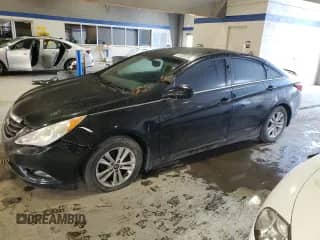2013 Hyundai Sonata GLS with VIN 5NPEB4AC7DH607697, listed as a Copart auction lot 81930795 with 208,035 mi miles and Clean title. Bid and sale history available at DreamBid. Image 1.