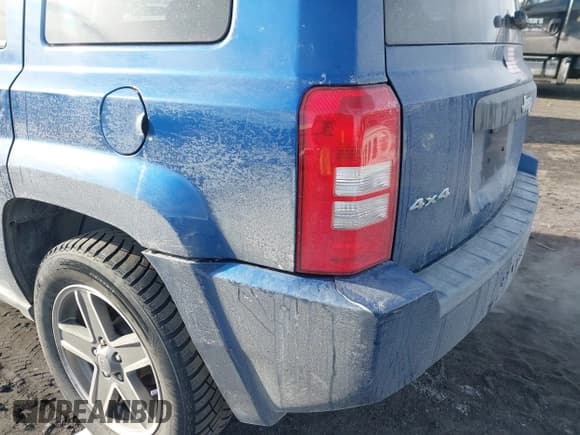 ✅ 2009 Jeep Patriot Sport • VIN: 1J4FF28B29D217155 • Lot: 43828978. Listed on IAAI with 173,160 mi. Free auction sales archive from the USA and detailed vehicle history report at DreamBid. Image 6.