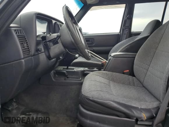 ✅ 2000 Jeep Cherokee • VIN: 1J4FF48SXYL139773 • Лот: 72034105. Опубликован ранее на Copart с пробегом 236 850 миль. Бесплатный доступ к архиву аукционных продаж из США и подробный отчёт об истории автомобиля на DreamBid. Изображение 7.