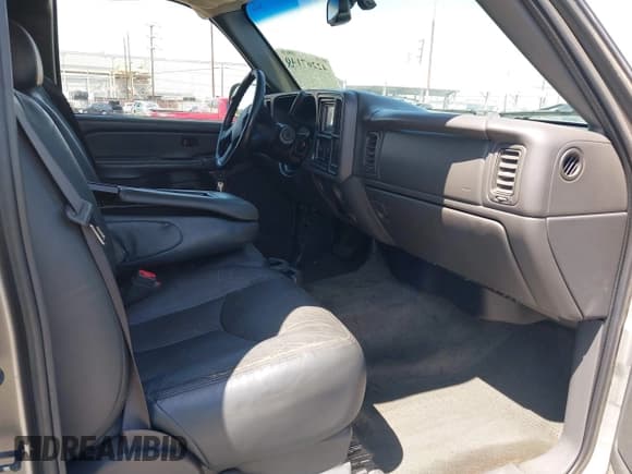 ✅ 2003 Chevrolet Silverado 2500HD LS • VIN: 1GCHC29U33E305284 • Lot: 42267140. Listed on IAAI with 176,494 mi. Free auction sales archive from the USA and detailed vehicle history report at DreamBid. Image 5.