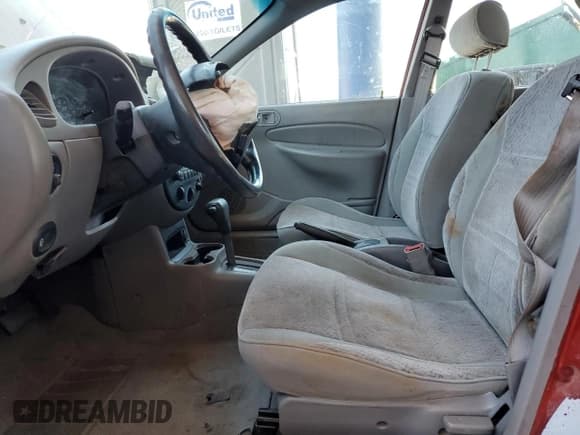 ✅ 1998 Ford Escort SE • VIN: 1FAFP13P1WW310240 • Lot: 71133435. Wystawiony na Copart z przebiegiem 196 330 mil. Bezpłatny archiwum sprzedaży aukcyjnych z USA i szczegółowy raport historii pojazdu na DreamBid. Zdjęcie 7.