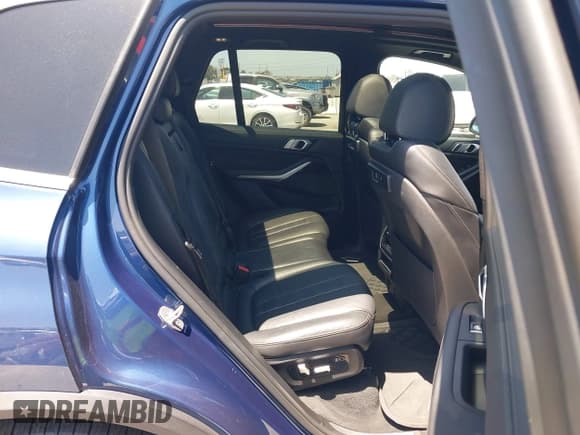 ✅ 2020 BMW X5 sDrive40i • VIN: 5UXCR4C03L9C82755 • Lot: 42494503. Wystawiony na IAAI z przebiegiem 50 706 mil. Bezpłatny archiwum sprzedaży aukcyjnych z USA i szczegółowy raport historii pojazdu na DreamBid. Zdjęcie 8.