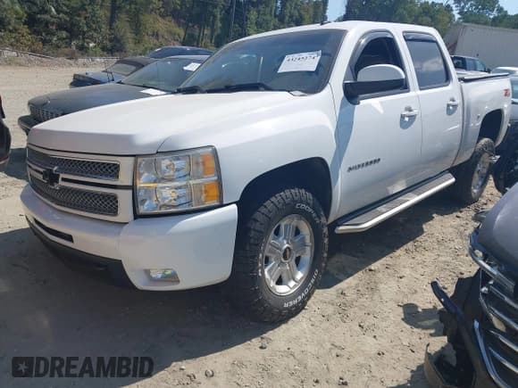 ✅ 2012 Chevrolet Silverado 1500 LTZ • VIN: 1GCPKTE70CF115926 • Lot: 43245274. Wystawiony na IAAI z przebiegiem 326 742 mil. Bezpłatny archiwum sprzedaży aukcyjnych z USA i szczegółowy raport historii pojazdu na DreamBid. Zdjęcie 17.