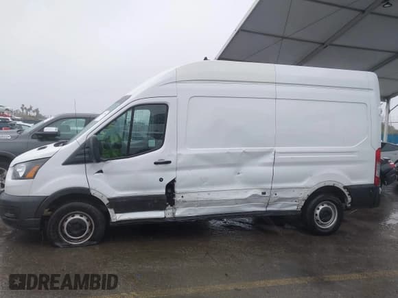✅ 2020 Ford Transit Cargo • VIN: 1FTBR1X82LKB60762 • Lot: 41572948. Listed on IAAI with 112,050 mi. Free auction sales archive from the USA and detailed vehicle history report at DreamBid. Image 14.