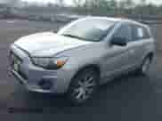 2013 Mitsubishi Outlander ES z VIN 4A4AR3AU7DE015769, wystawiony jako IAAI lot #43290230 z przebiegiem 208 555 mil mil oraz . Historia ofert i sprzedaży dostępna na DreamBid. Obrazek 2.