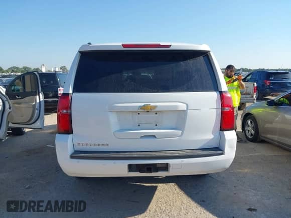 2018 Chevrolet Suburban LS z VIN 1GNSKGKC1JR137052, wystawiony jako IAAI lot #42942872 z przebiegiem 150 898 mil mil oraz . Historia ofert i sprzedaży dostępna na DreamBid. Obrazek 16.