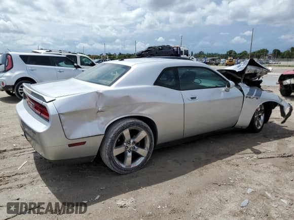 2009 Dodge Challenger R/T z VIN 2B3LJ54T09H509785, wystawiony jako Copart lot #66472714 z przebiegiem 86 756 mil mil oraz Szkoda całkowita • Salvage title. Historia ofert i sprzedaży dostępna na DreamBid. Obrazek 3.