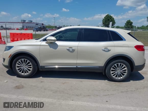 ✅ 2018 Lincoln MKX Select • VIN: 2LMPJ6KR6JBL31370 • Lot: 42607386. Listed on IAAI with 105,495 mi. Free auction sales archive from the USA and detailed vehicle history report at DreamBid. Image 15.