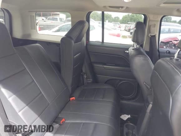 ✅ 2016 Jeep Patriot Latitude • VIN: 1C4NJRFB3GD809673 • Lot: 42652293. Listed on IAAI with 94,607 mi. Free auction sales archive from the USA and detailed vehicle history report at DreamBid. Image 8.