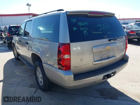 ✅ 2007 Chevrolet Suburban LT • VIN: 1GNFK16397R188641 • Лот: 41476819. Опубликован ранее на IAAI с пробегом 209 792 миль. Бесплатный доступ к архиву аукционных продаж из США и подробный отчёт об истории автомобиля на DreamBid. Изображение 3.