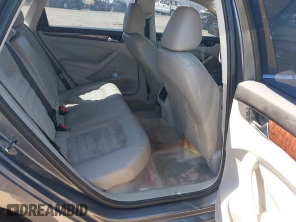 ✅ 2013 Volkswagen Passat SEL Premium • VIN: 1VWCM7A34DC055684 • Лот: 42039636. Опубликован ранее на IAAI с пробегом 167 746 миль. Бесплатный доступ к архиву аукционных продаж из США и подробный отчёт об истории автомобиля на DreamBid. Изображение 8.