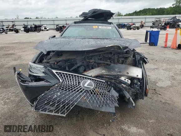 ✅ 2018 Lexus LS 500 • VIN: JTHC5LFF2J5001147 • Lot: 58635925. Wystawiony na Copart z przebiegiem Nie podano. Bezpłatny archiwum sprzedaży aukcyjnych z USA i szczegółowy raport historii pojazdu na DreamBid. Zdjęcie 5.