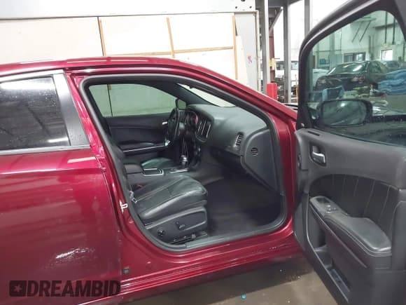 ✅ 2017 Dodge Charger R/T • VIN: 2C3CDXCTXHH557168 • Lot: 43597078. Listed on IAAI with 82,967 mi. Free auction sales archive from the USA and detailed vehicle history report at DreamBid. Image 5.