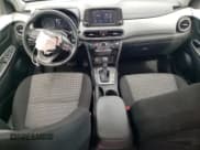 ✅ 2018 Hyundai Kona SEL • VIN: KM8K62AA0JU101040 • Лот: 39777074. Опубликован ранее на Copart с пробегом 186 018 миль. Бесплатный доступ к архиву аукционных продаж из США и подробный отчёт об истории автомобиля на DreamBid. Изображение 8.