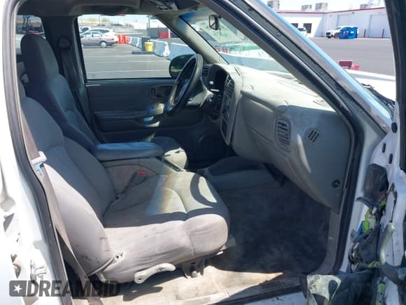 ✅ 2004 Chevrolet Blazer LS • VIN: 1GNDT13XX4K139559 • Lot: 42126705. Wystawiony na IAAI z przebiegiem 197 460 mil. Bezpłatny archiwum sprzedaży aukcyjnych z USA i szczegółowy raport historii pojazdu na DreamBid. Zdjęcie 5.