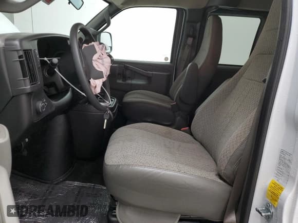 ✅ 2025 Chevrolet Express Passenger LT • VIN: 1GAZGPFP6S1253491 • Lot: 93640925. Wystawiony na Copart z przebiegiem 3 575 mil. Bezpłatny archiwum sprzedaży aukcyjnych z USA i szczegółowy raport historii pojazdu na DreamBid. Zdjęcie 7.