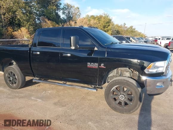 ✅ 2017 Ram 2500 Lone Star • VIN: 3C6UR5DL0HG581667 • Lot: 43709408. Wystawiony na IAAI z przebiegiem 141 647 mil. Bezpłatny archiwum sprzedaży aukcyjnych z USA i szczegółowy raport historii pojazdu na DreamBid. Zdjęcie 13.