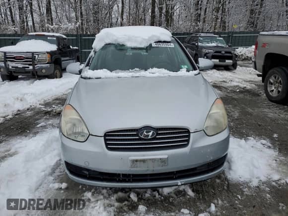 2008 Hyundai Accent GLS z VIN KMHCN46C68U182357, wystawiony jako Copart lot #40635904 z przebiegiem 54 920 mil mil oraz Czysty tytuł • Clean title. Historia ofert i sprzedaży dostępna na DreamBid. Obrazek 5.