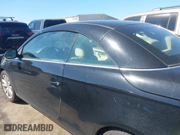 ✅ 2007 Volkswagen Eos 2.0T • VIN: WVWFA71F47V037701 • Lot: 43119470. Wystawiony na IAAI z przebiegiem 227 011 mil. Bezpłatny archiwum sprzedaży aukcyjnych z USA i szczegółowy raport historii pojazdu na DreamBid. Zdjęcie 14.