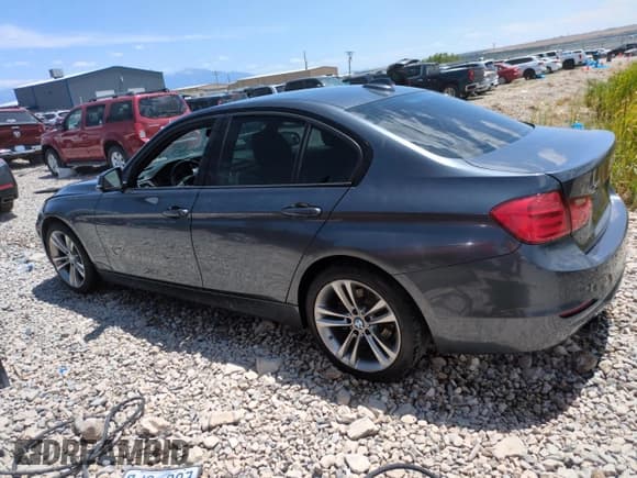 ✅ 2013 BMW 3 Series 328i xDrive • VIN: WBA3B5C51DF597557 • Лот: 62003775. Опубликован ранее на Copart с пробегом Не указан. Бесплатный доступ к архиву аукционных продаж из США и подробный отчёт об истории автомобиля на DreamBid. Изображение 2.