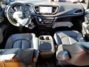 ✅ 2023 Chrysler Pacifica Touring L • VIN: 2C4RC1BG3PR603667 • Lot: 87314715. Wystawiony na Copart z przebiegiem 39 647 mil. Bezpłatny archiwum sprzedaży aukcyjnych z USA i szczegółowy raport historii pojazdu na DreamBid. Zdjęcie 8.