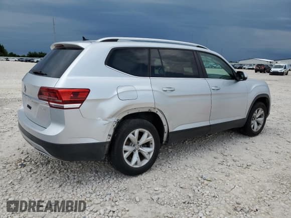 ✅ 2018 Volkswagen Atlas Launch Edition • VIN: 1V2BR2CA4JC500319 • Lot: 55771225. Wystawiony na Copart z przebiegiem 76 511 mil. Bezpłatny archiwum sprzedaży aukcyjnych z USA i szczegółowy raport historii pojazdu na DreamBid. Zdjęcie 3.