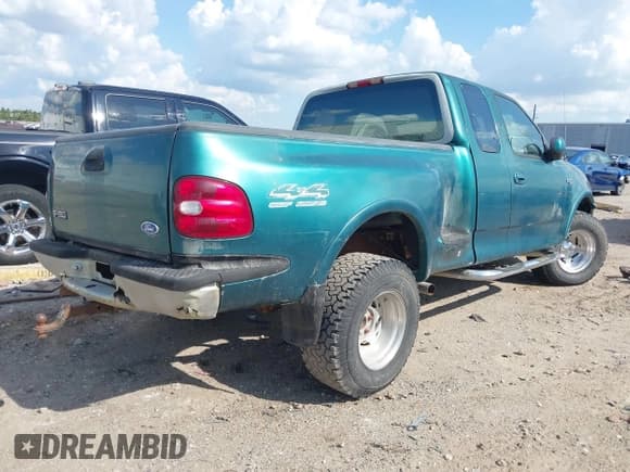 ✅ 1997 Ford F-150 • VIN: 1FTDX0864VKA11357 • Lot: 43267160. Wystawiony na IAAI z przebiegiem 175 909 mil. Bezpłatny archiwum sprzedaży aukcyjnych z USA i szczegółowy raport historii pojazdu na DreamBid. Zdjęcie 4.