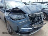 ✅ 2023 Lincoln Corsair Standard • VIN: 5LMCJ1CA5PUL18440 • Lot: 42554234. Wystawiony na IAAI z przebiegiem 28 105 mil. Bezpłatny archiwum sprzedaży aukcyjnych z USA i szczegółowy raport historii pojazdu na DreamBid. Zdjęcie 6.