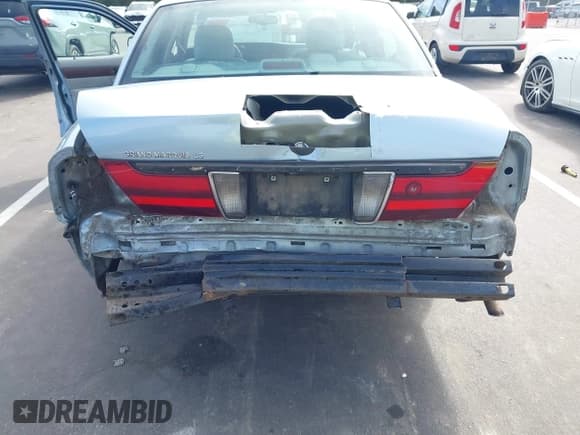 ✅ 2004 Mercury Grand Marquis LS Premium • VIN: 2MEFM75W04X612032 • Lot: 43374405. Listed on IAAI with 197,860 mi. Free auction sales archive from the USA and detailed vehicle history report at DreamBid. Image 6.