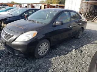 ✅ 2014 Nissan Versa SV • VIN: 3N1CN7AP3EL860197 • Lot: 80825205. Wystawiony na Copart z przebiegiem 228 905 mil. Bezpłatny archiwum sprzedaży aukcyjnych z USA i szczegółowy raport historii pojazdu na DreamBid. Zdjęcie 1.