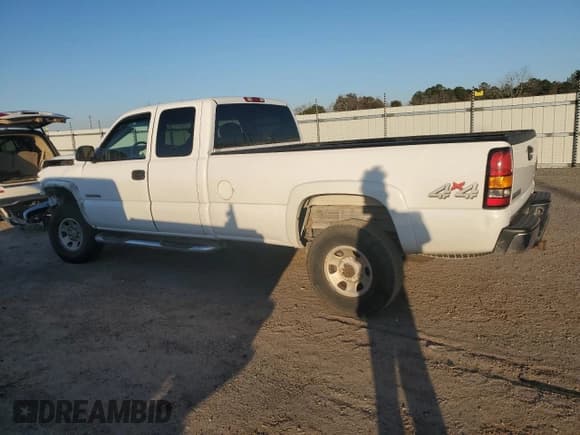 ✅ 2005 GMC Sierra 3500 • VIN: 1GTHK39U65E184052 • Lot: 43971055. Wystawiony na Copart z przebiegiem 195 095 mil. Bezpłatny archiwum sprzedaży aukcyjnych z USA i szczegółowy raport historii pojazdu na DreamBid. Zdjęcie 2.