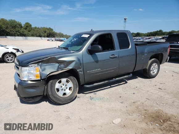✅ 2011 Chevrolet Silverado 1500 LS • VIN: 1GCRCREA6BZ163237 • Lot: 80580305. Listed on Copart with 105,436 mi. Free auction sales archive from the USA and detailed vehicle history report at DreamBid. Image 1.