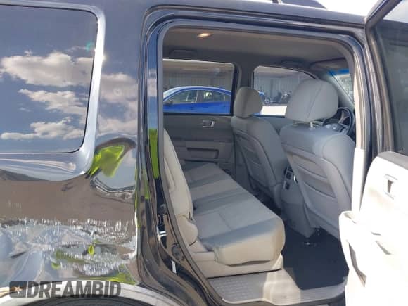 2009 Honda Pilot LX with VIN 5FNYF38239B004504, listed as a IAAI auction lot 43382186 with 218,342 mi miles and . Bid and sale history available at DreamBid. Image 8.