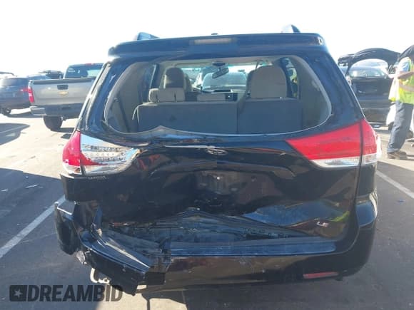 ✅ 2014 Toyota Sienna LE AAS • VIN: 5TDKK3DC9ES494758 • Лот: 43595777. Опубликован ранее на IAAI с пробегом 159 643 миль. Бесплатный доступ к архиву аукционных продаж из США и подробный отчёт об истории автомобиля на DreamBid. Изображение 16.