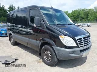 ✅ 2013 Freightliner Sprinter • VIN: WDYPE7CC4D5812106 • Lot: 42721551. Wystawiony na IAAI z przebiegiem 120 942 mil. Bezpłatny archiwum sprzedaży aukcyjnych z USA i szczegółowy raport historii pojazdu na DreamBid. Zdjęcie 1.
