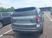 ✅ 2022 Chevrolet Suburban Premier • VIN: 1GNSKFKD9NR183852 • Lot: 42583343. Wystawiony na IAAI z przebiegiem 74 421 mil. Bezpłatny archiwum sprzedaży aukcyjnych z USA i szczegółowy raport historii pojazdu na DreamBid. Zdjęcie 16.