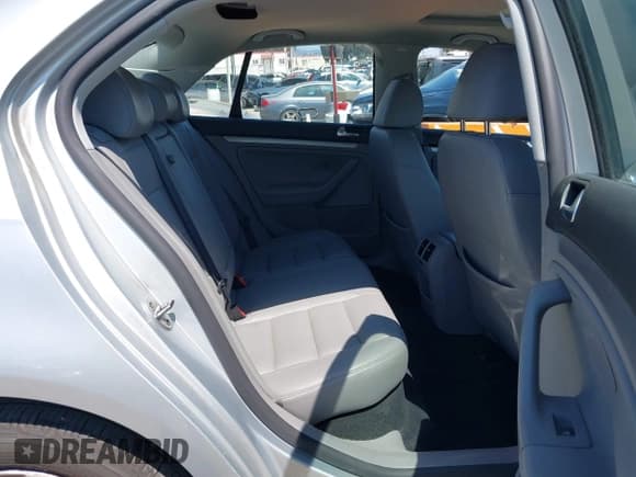 ✅ 2008 Volkswagen Jetta SE • VIN: 3VWRZ71K88M194577 • Lot: 42406890. Wystawiony na IAAI z przebiegiem 114 792 mil. Bezpłatny archiwum sprzedaży aukcyjnych z USA i szczegółowy raport historii pojazdu na DreamBid. Zdjęcie 8.