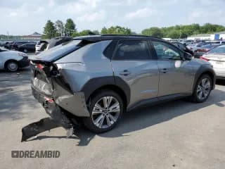 ✅ 2023 Subaru Solterra Premium • VIN: JTMABABA0PA015015 • Lot: 61691623. Wystawiony na Copart z przebiegiem 2 797 mil. Bezpłatny archiwum sprzedaży aukcyjnych z USA i szczegółowy raport historii pojazdu na DreamBid. Zdjęcie 3.