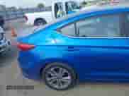 2018 Hyundai Elantra Value Edition z VIN 5NPD84LF7JH279551, wystawiony jako IAAI lot #40075962 z przebiegiem 91 961 mil mil oraz . Historia ofert i sprzedaży dostępna na DreamBid. Obrazek 20.